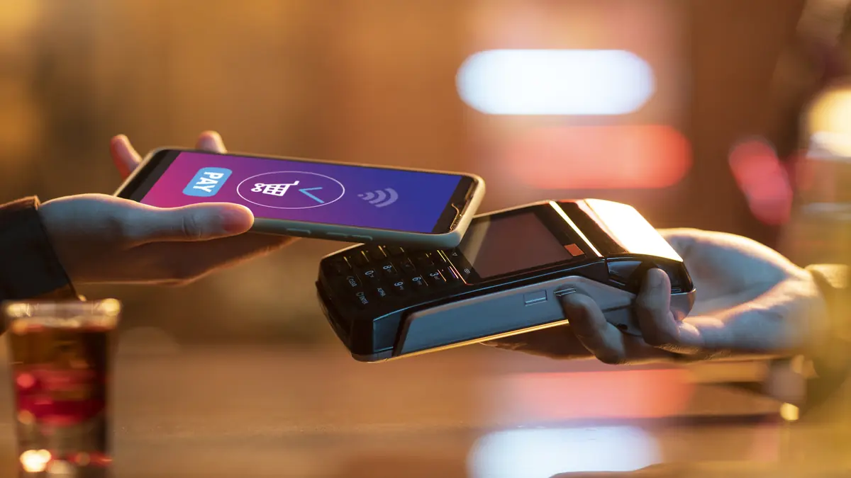 Como modernizar seu atendimento presencial com Tap to Pay no iPhone