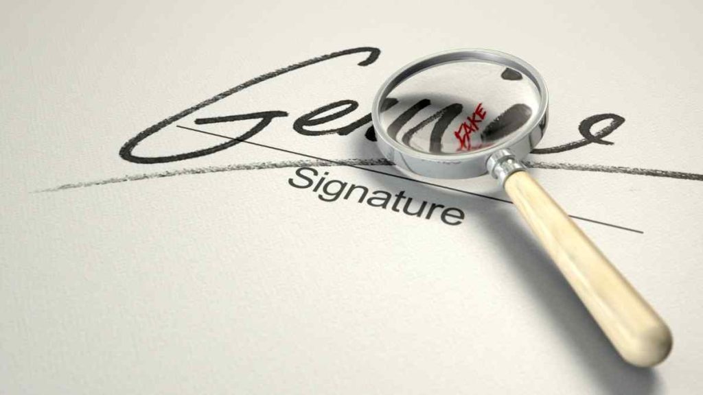 Como é possível identificar se uma assinatura é falsa?