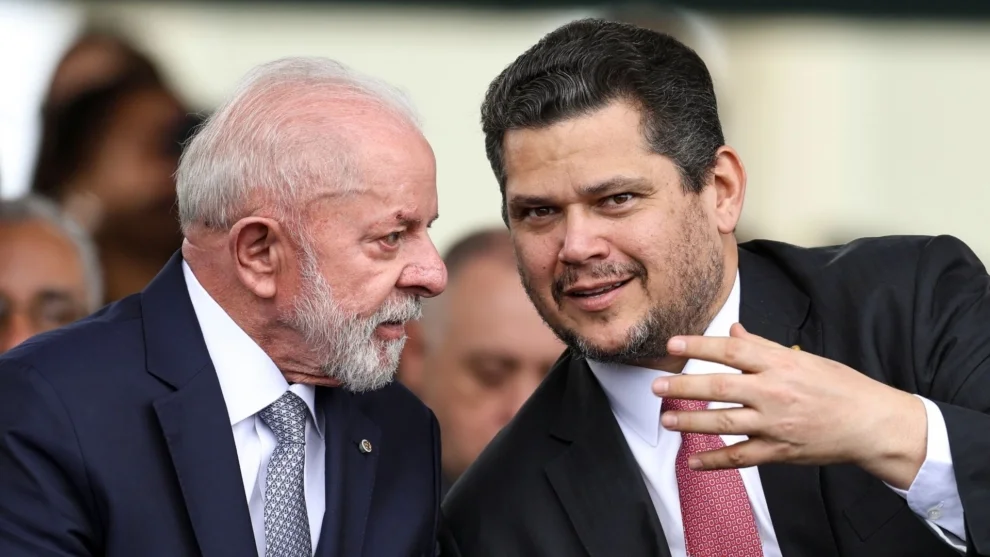 Alcolumbre busca diálogo com Lula para superar crise no Senado