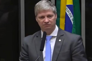 Deputado acusa general de intimidação e pede processo