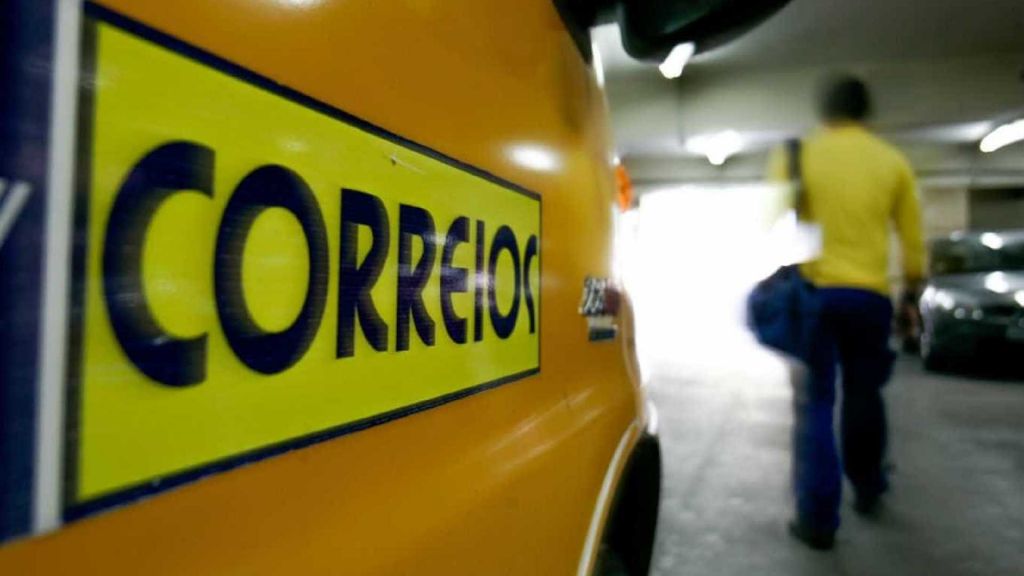 Durigan prevê prejuízo recorde de R$ 10 bi nos Correios em 2026