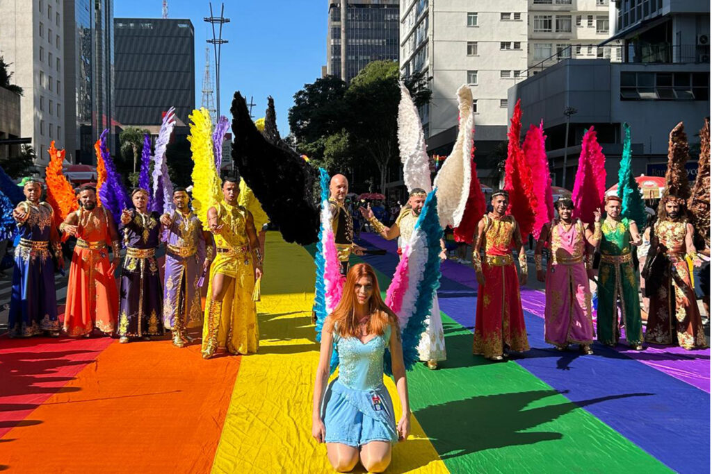 Parada LGBT+ expõe vazio da direita em contraste com Marcha para Jesus
