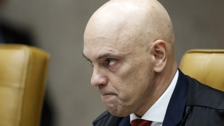 Datafolha: 59% acham que Moraes errou ao proibir visita de Flávio